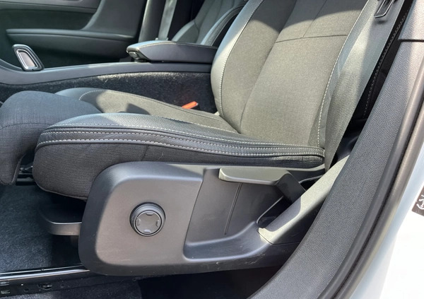 Volvo XC 40 cena 110700 przebieg: 82600, rok produkcji 2019 z Gdynia małe 254